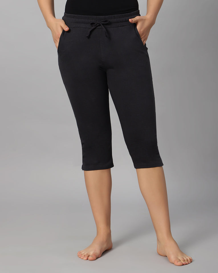 BlueNixie Women 3/4th Cotton Plain Capri