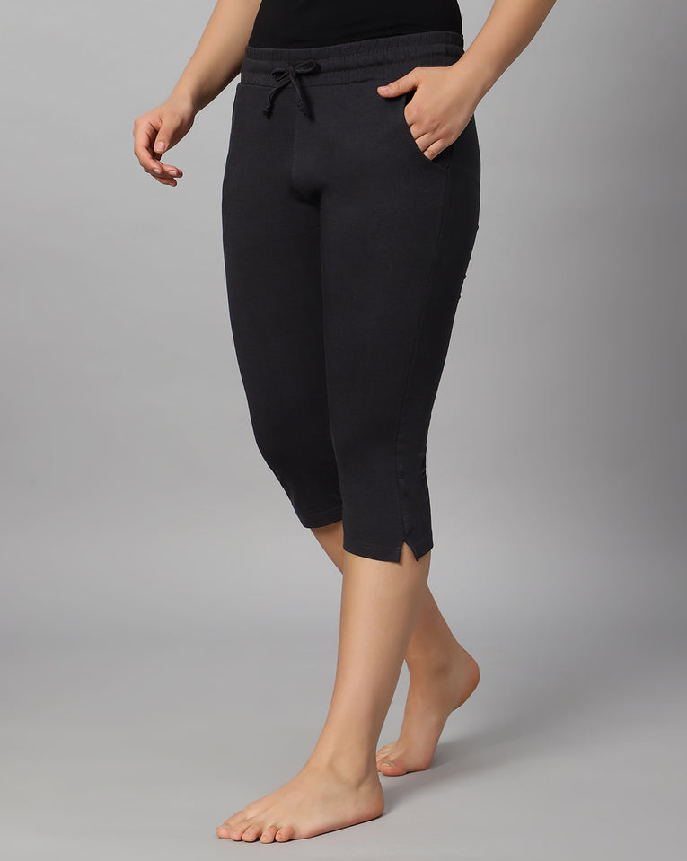 BlueNixie Women 3/4th Cotton Plain Capri