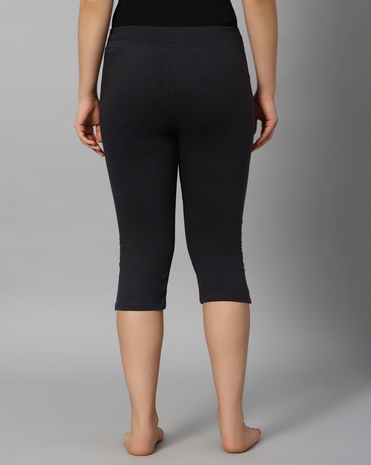 BlueNixie Women 3/4th Cotton Plain Capri