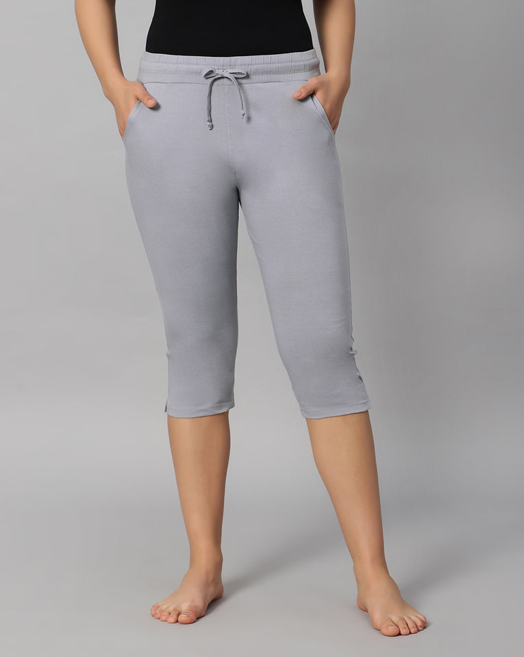 BlueNixie Women 3/4th Cotton Plain Capri