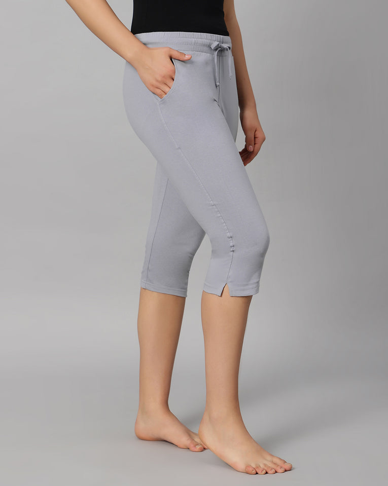 BlueNixie Women 3/4th Cotton Plain Capri