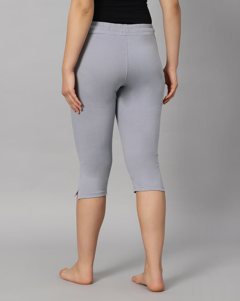 BlueNixie Women 3/4th Cotton Plain Capri
