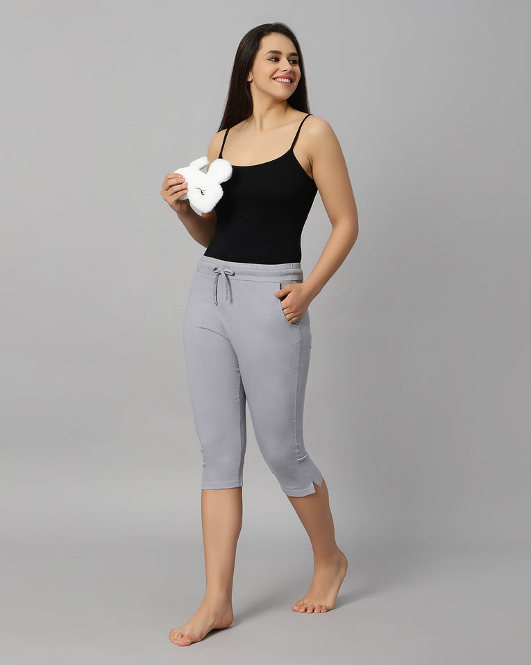 BlueNixie Women 3/4th Cotton Plain Capri