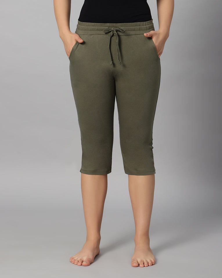 BlueNixie Women 3/4th Cotton Plain Capri