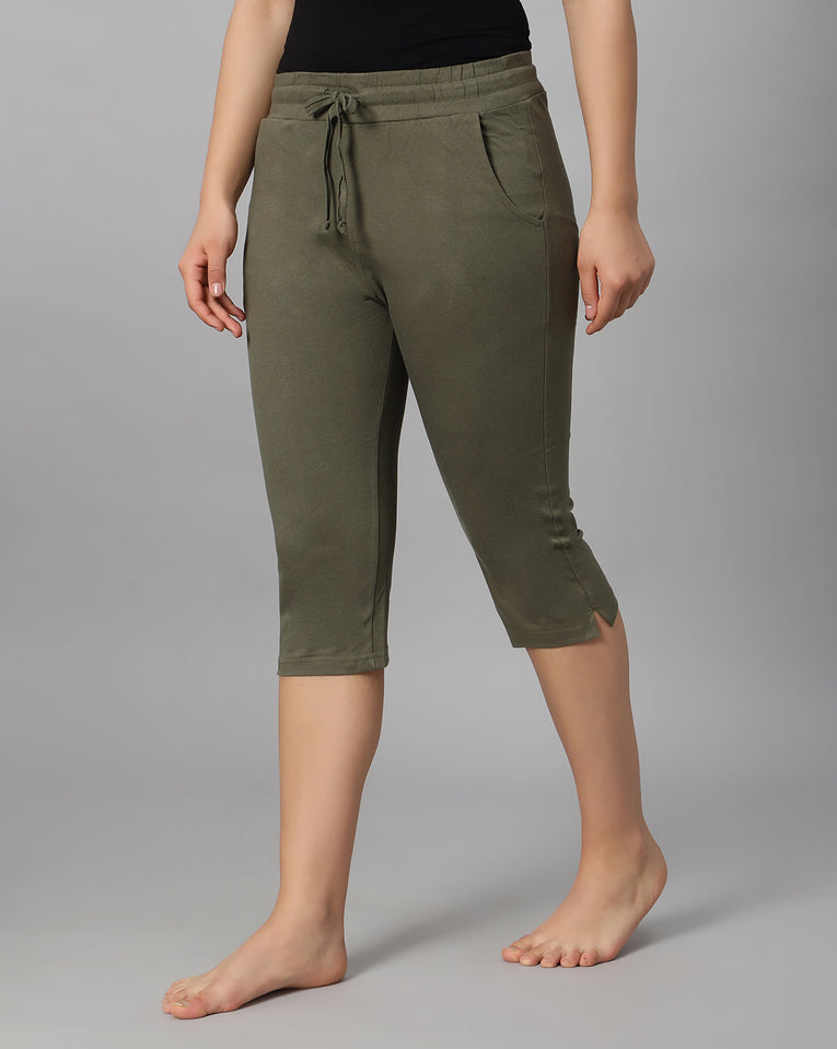BlueNixie Women 3/4th Cotton Plain Capri