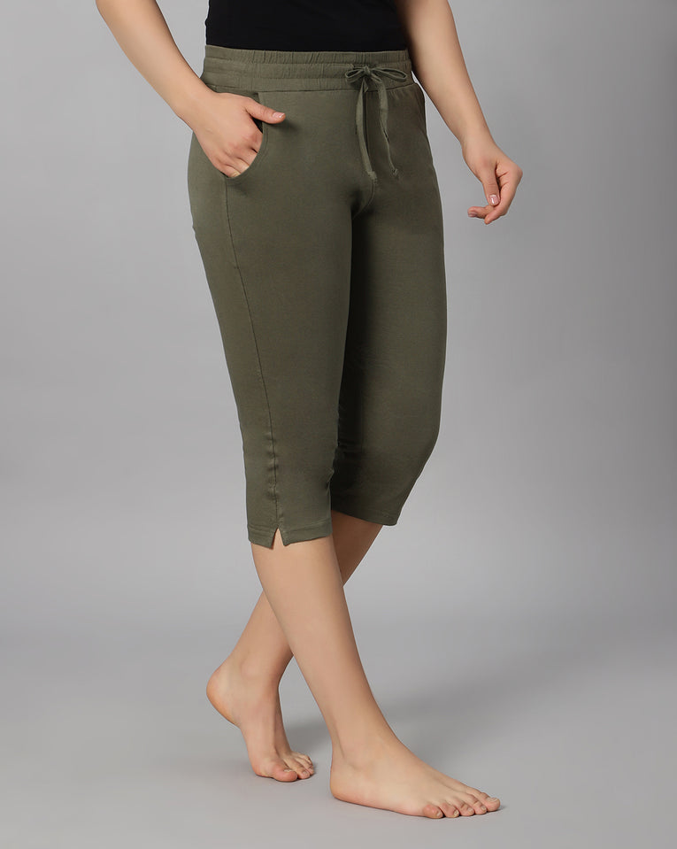 BlueNixie Women 3/4th Cotton Plain Capri
