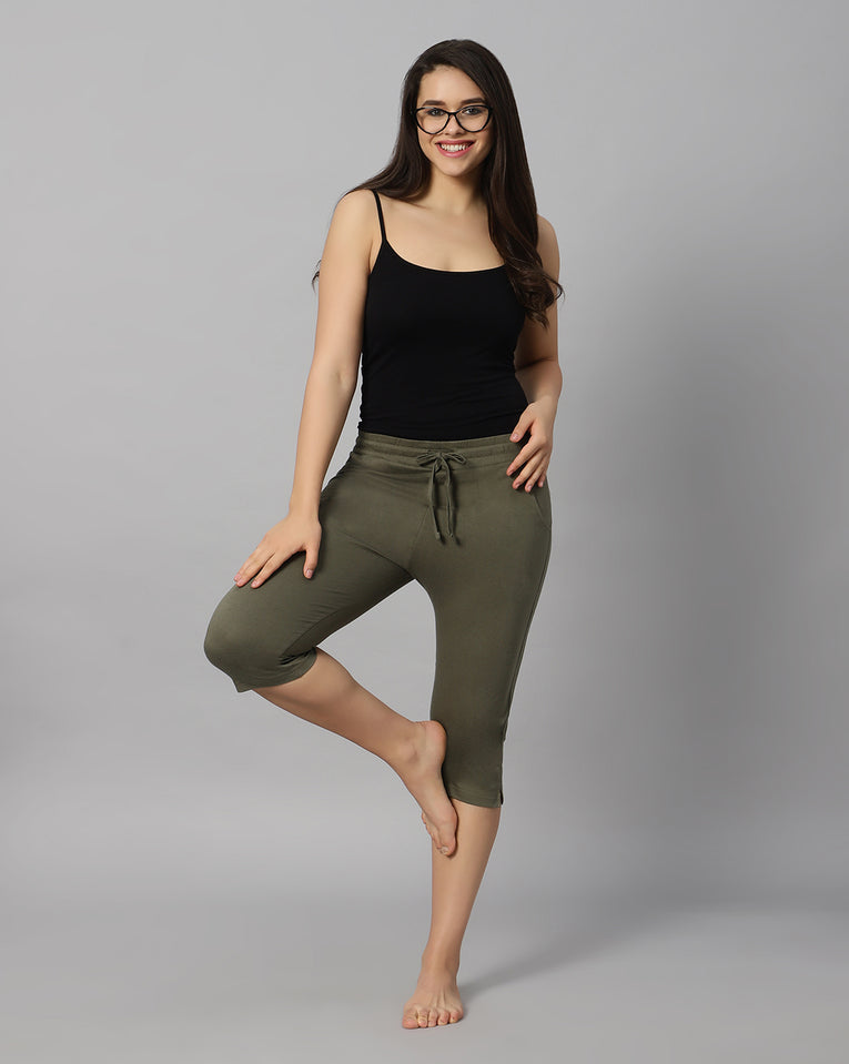 BlueNixie Women 3/4th Cotton Plain Capri