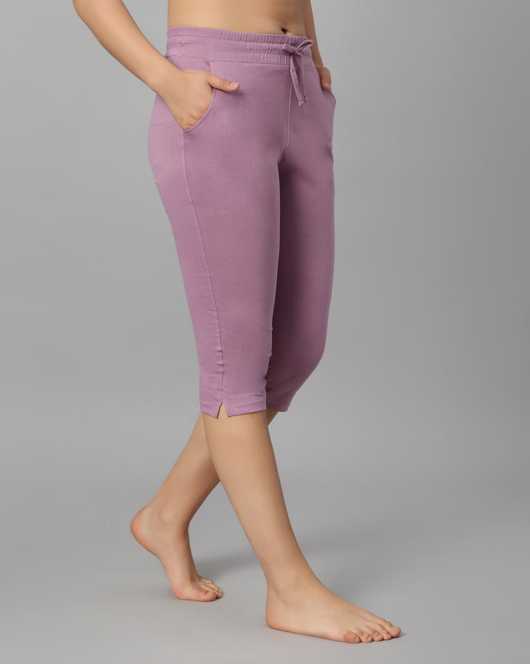 BlueNixie Women 3/4th Cotton Plain Capri